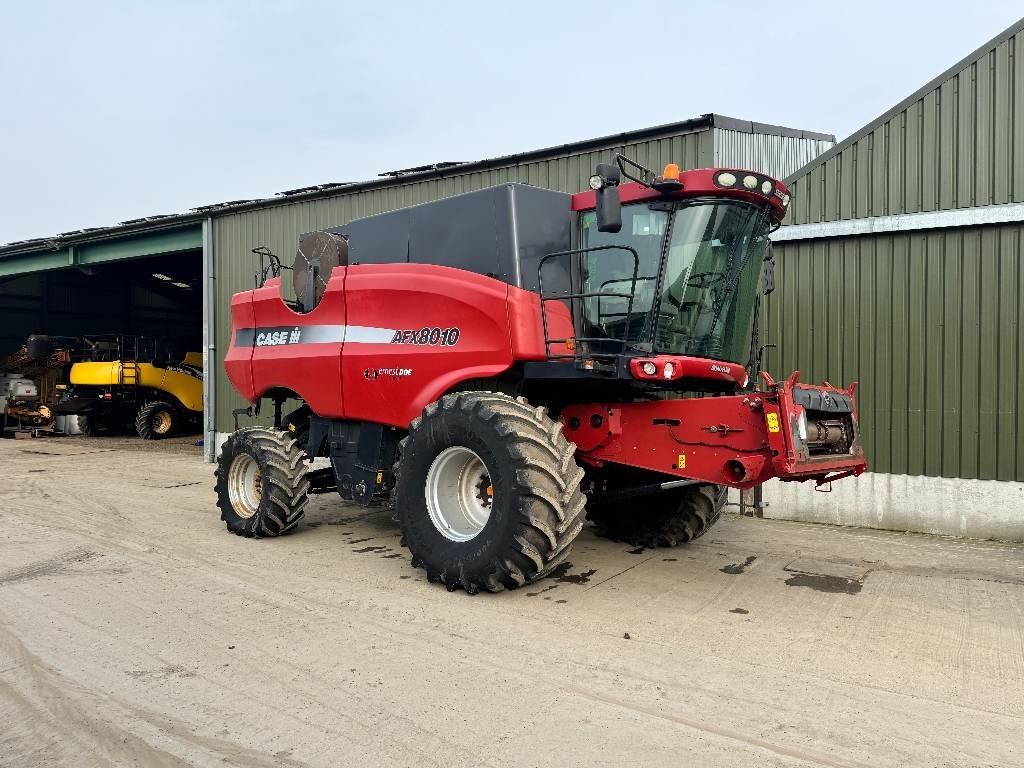 Case IH Axial Flow AFX 8010 - Moissonneuse-batteuse: photos 1 Case IH Axial Flow AFX 8010 - Moissonneuse-batteuse: photos 1