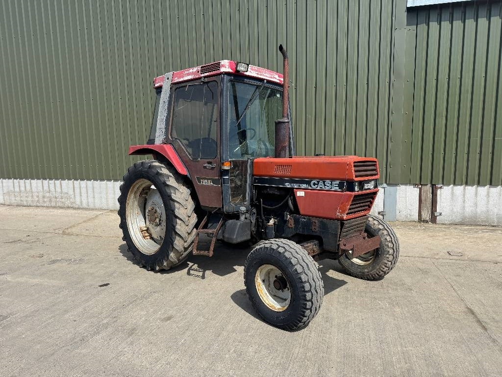Case IH International 785XL - Tracteur agricole: photos 3 Case IH International 785XL - Tracteur agricole: photos 3