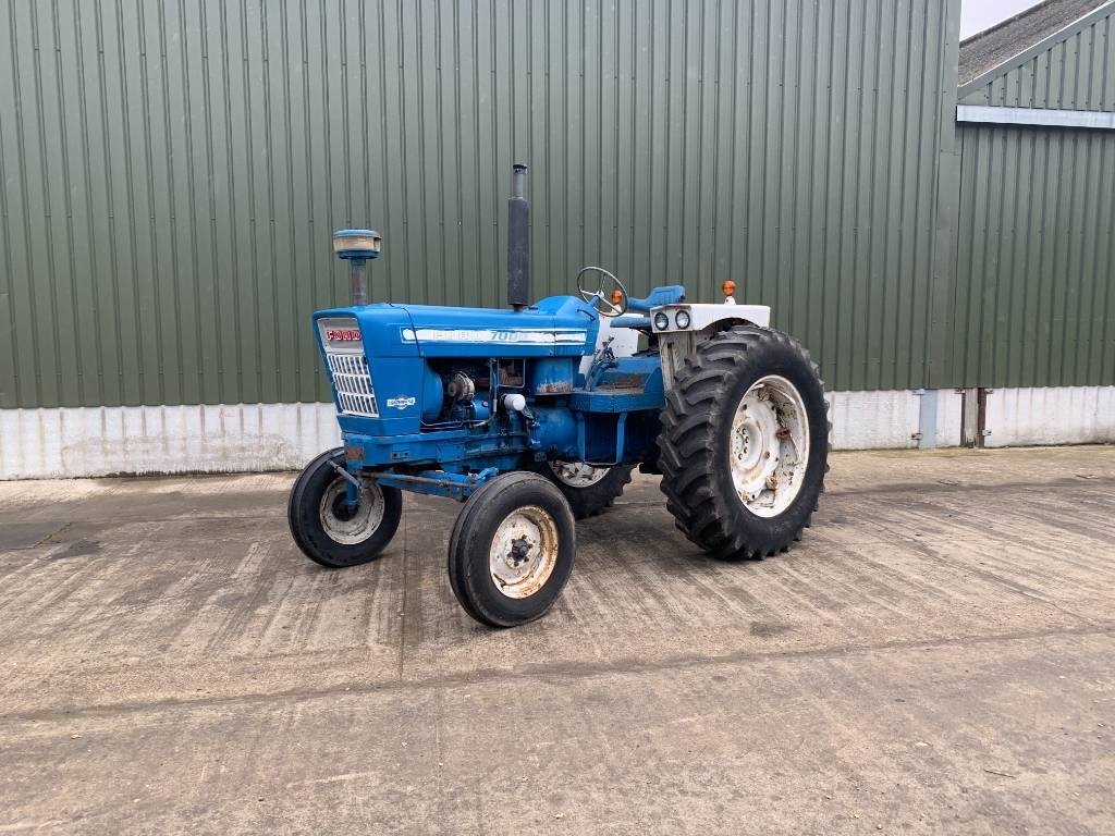 Ford 7000 - Tracteur agricole: photos 1 Ford 7000 - Tracteur agricole: photos 1