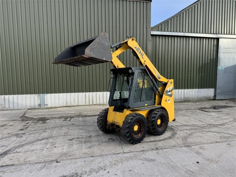 Gehl Gehl R135 Skid Steer - Mini chargeuse: photos 1 Gehl Gehl R135 Skid Steer - Mini chargeuse: photos 1