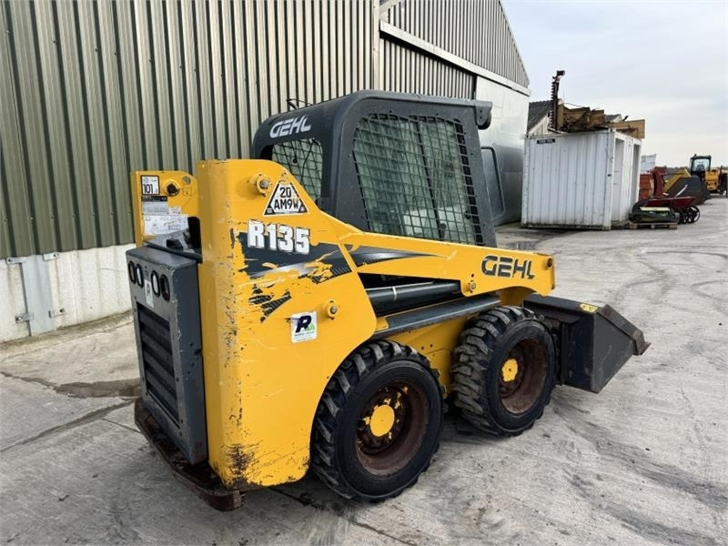 Gehl Gehl R135 Skid Steer - Mini chargeuse: photos 4 Gehl Gehl R135 Skid Steer - Mini chargeuse: photos 4