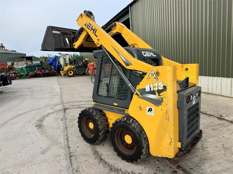 Gehl Gehl R135 Skid Steer - Mini chargeuse: photos 2 Gehl Gehl R135 Skid Steer - Mini chargeuse: photos 2