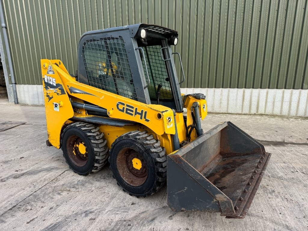 Gehl R 135 Skid Steer - Mini chargeuse: photos 3 Gehl R 135 Skid Steer - Mini chargeuse: photos 3