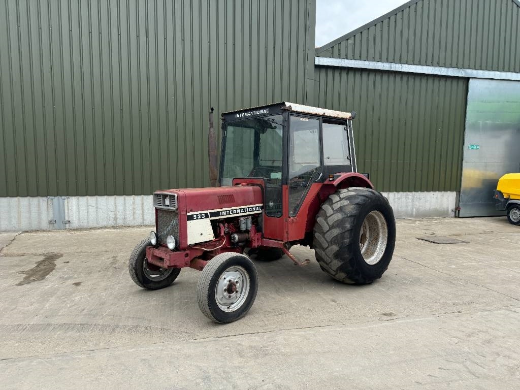 International 533 - Tracteur agricole: photos 1 International 533 - Tracteur agricole: photos 1