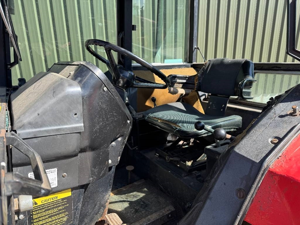 Tracteur agricole International 584 c/w International Loader: photos 13