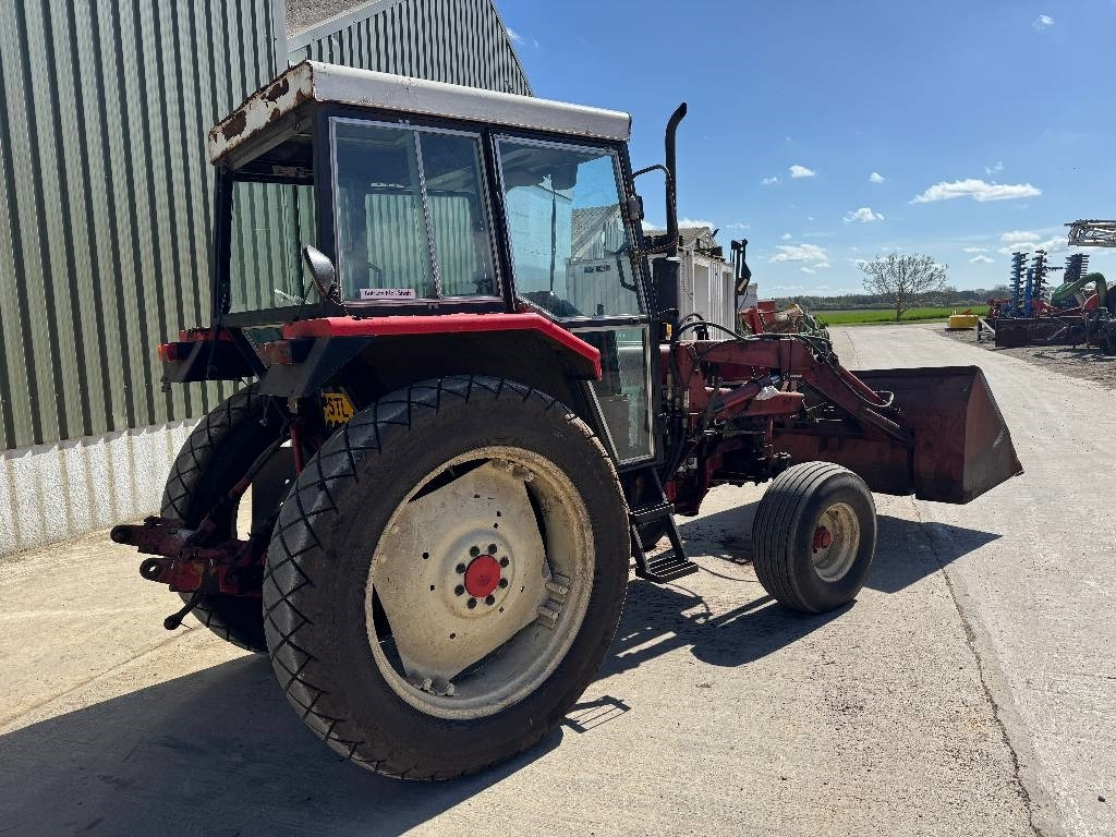 International 584 c/w International Loader - Tracteur agricole: photos 4 International 584 c/w International Loader - Tracteur agricole: photos 4