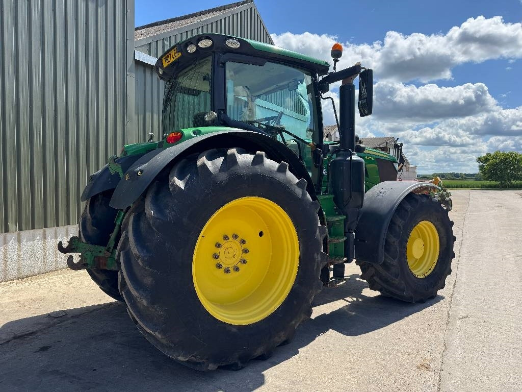 John Deere 6215 R AutoPower - Tracteur agricole: photos 4 John Deere 6215 R AutoPower - Tracteur agricole: photos 4