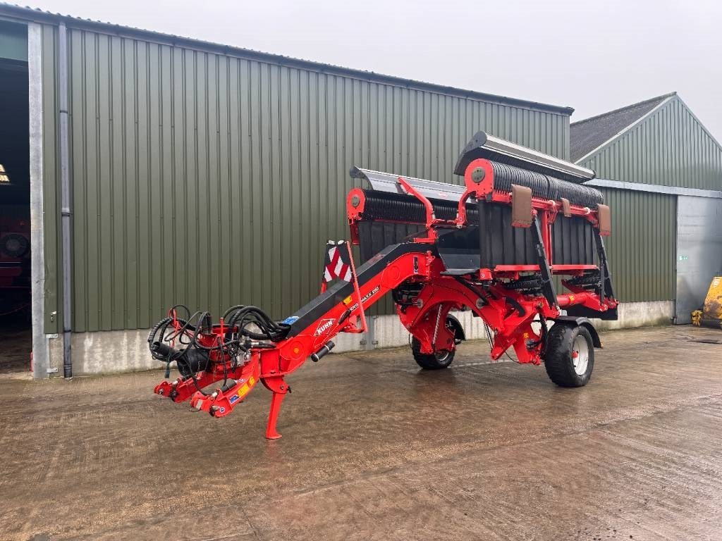 Kuhn Merge Maxx 950 - Faneuse: photos 1 Kuhn Merge Maxx 950 - Faneuse: photos 1