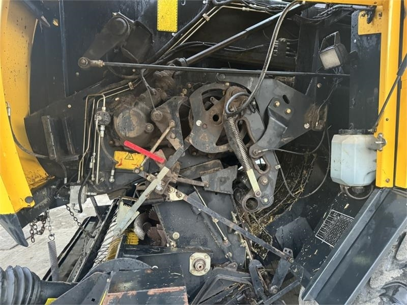 Presse à balles cubiques New Holland BB9060 Baler: photos 11 Presse à balles cubiques New Holland BB9060 Baler: photos 11