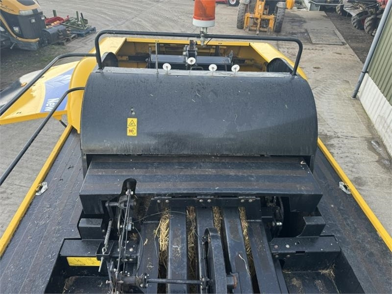 Presse à balles cubiques New Holland BB9060 Baler: photos 9 Presse à balles cubiques New Holland BB9060 Baler: photos 9