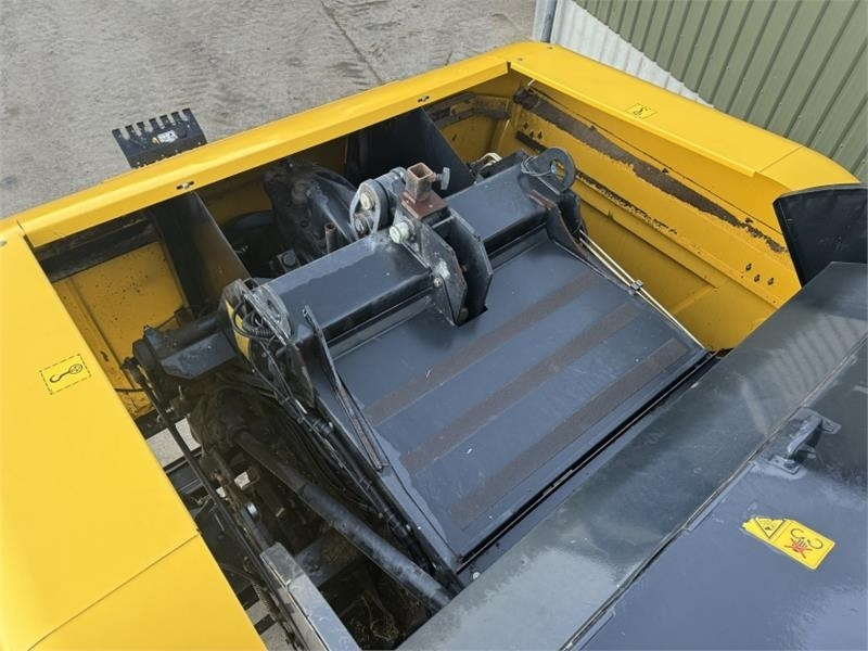 Presse à balles cubiques New Holland BB9060 Baler: photos 15 Presse à balles cubiques New Holland BB9060 Baler: photos 15