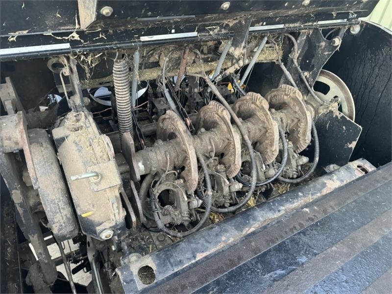 Presse à balles cubiques New Holland BB9060 Baler: photos 10 Presse à balles cubiques New Holland BB9060 Baler: photos 10