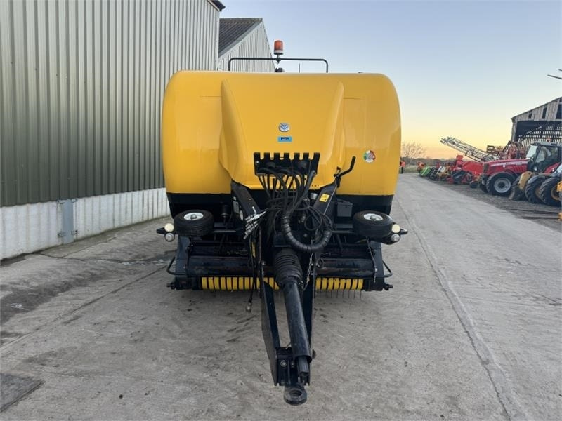 New Holland BB9060 Baler - Presse à balles cubiques: photos 5 New Holland BB9060 Baler - Presse à balles cubiques: photos 5