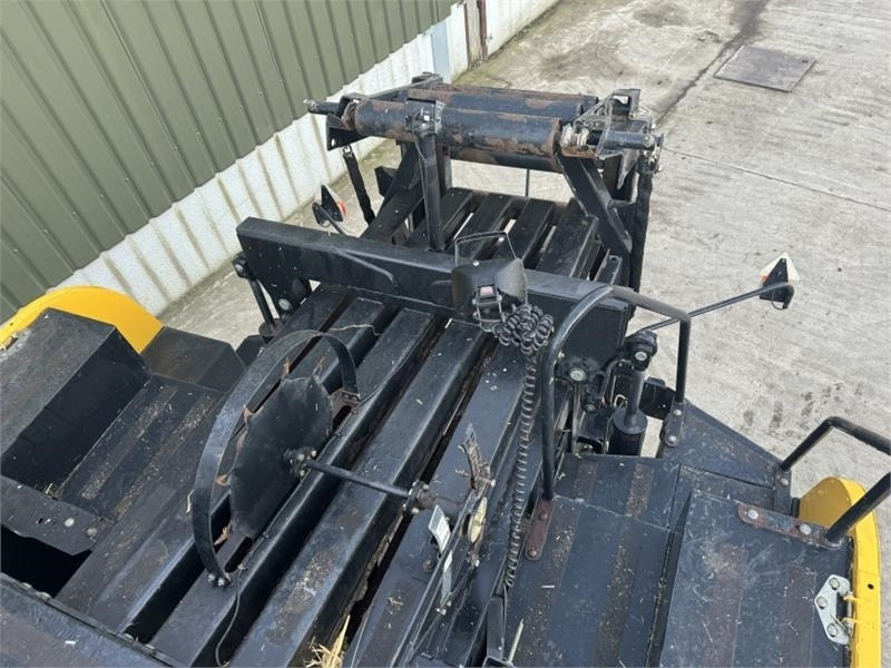 Presse à balles cubiques New Holland BB9060 Baler: photos 13 Presse à balles cubiques New Holland BB9060 Baler: photos 13