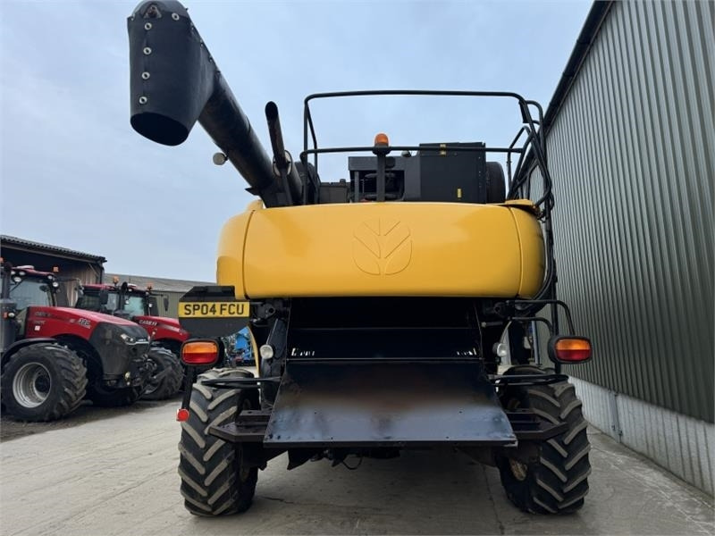 New Holland CR960 c/w 24ft Header **Video Below** - Accessoire de matériels de récolte: photos 5 New Holland CR960 c/w 24ft Header **Video Below** - Accessoire de matériels de récolte: photos 5
