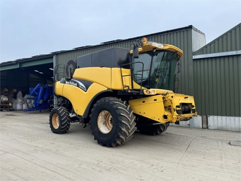 New Holland CR960 c/w 24ft Header **Video Below** - Accessoire de matériels de récolte: photos 1 New Holland CR960 c/w 24ft Header **Video Below** - Accessoire de matériels de récolte: photos 1