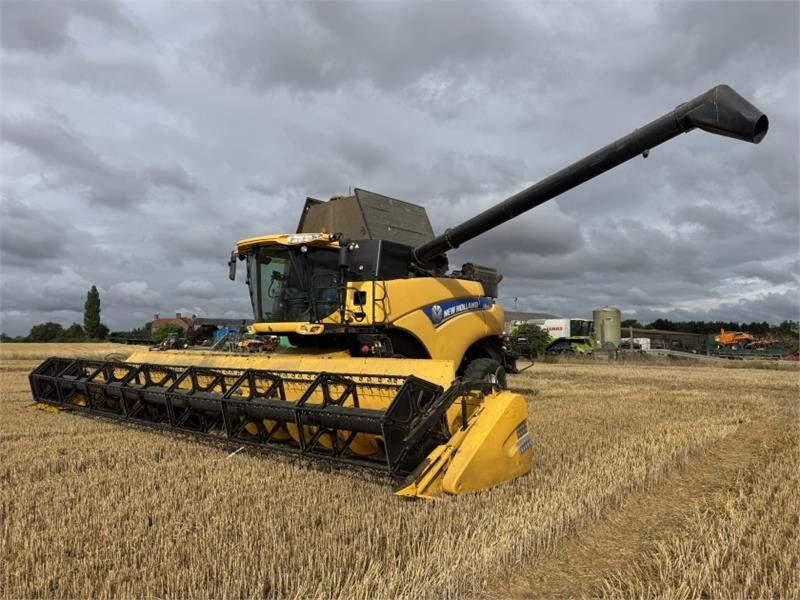 New Holland New Holland CR9090 Rotary Combine **Video Below** - Accessoire de matériels de récolte: photos 1 New Holland New Holland CR9090 Rotary Combine **Video Below** - Accessoire de matériels de récolte: photos 1