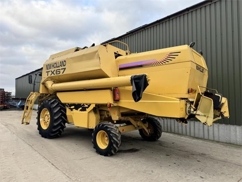 New Holland New Holland TX67 c/w 20ft Header - Accessoire de matériels de récolte: photos 4 New Holland New Holland TX67 c/w 20ft Header - Accessoire de matériels de récolte: photos 4