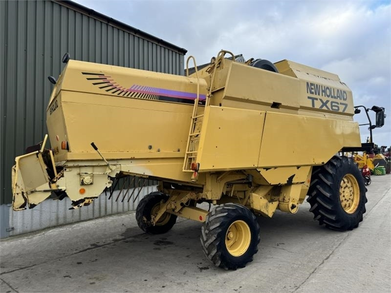 New Holland New Holland TX67 c/w 20ft Header - Accessoire de matériels de récolte: photos 2 New Holland New Holland TX67 c/w 20ft Header - Accessoire de matériels de récolte: photos 2