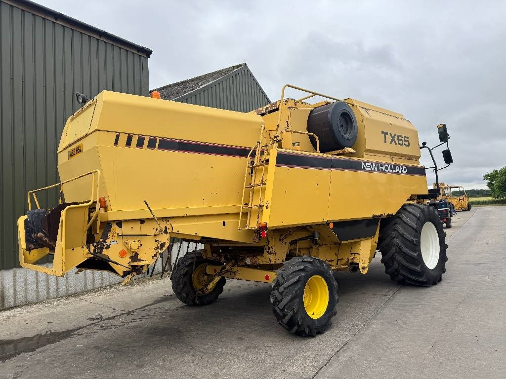New Holland TX 65 - Moissonneuse-batteuse: photos 4 New Holland TX 65 - Moissonneuse-batteuse: photos 4
