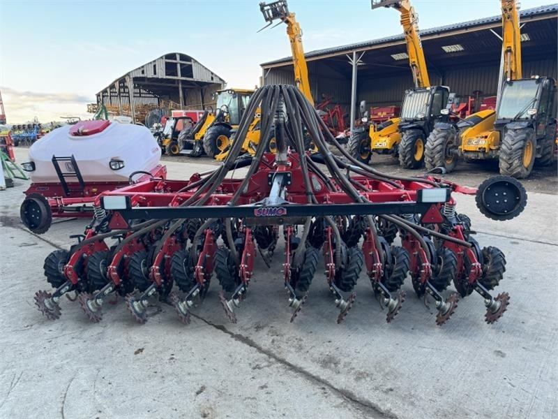 Sumo DD4 Seed Drill c/w Front Tank - Combiné de semis: photos 4 Sumo DD4 Seed Drill c/w Front Tank - Combiné de semis: photos 4