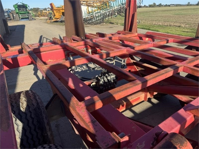 Presse à balles cubiques Timik MK 11 Square Bale Chaser/Stacker: photos 13 Presse à balles cubiques Timik MK 11 Square Bale Chaser/Stacker: photos 13
