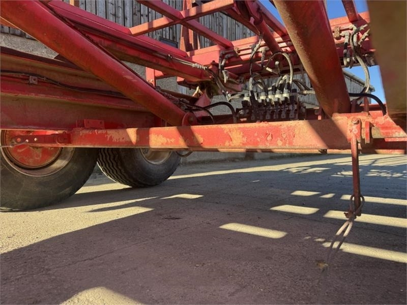 Presse à balles cubiques Timik MK 11 Square Bale Chaser/Stacker: photos 9 Presse à balles cubiques Timik MK 11 Square Bale Chaser/Stacker: photos 9