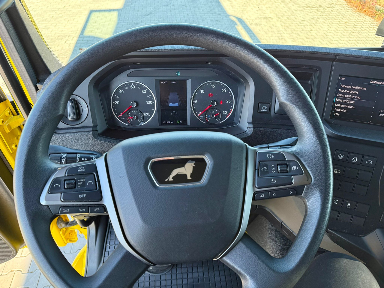 Camion isothermique MAN 18.320 / IZOTERMA / GRZANA / WINDA / 20 EUROPALET / AUTOMAT / 170 TYŚ KM / 2021 R / SYPIALKA / CAŁY NA PODUSZKACH / SPROWADZONY / JAK NOWY: photos 14 Camion isothermique MAN 18.320 / IZOTERMA / GRZANA / WINDA / 20 EUROPALET / AUTOMAT / 170 TYŚ KM / 2021 R / SYPIALKA / CAŁY NA PODUSZKACH / SPROWADZONY / JAK NOWY: photos 14