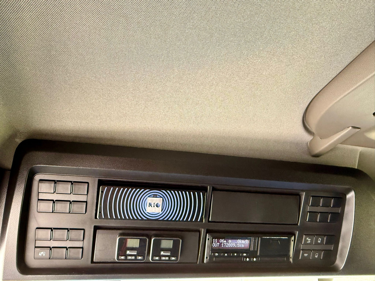 Camion isothermique MAN 18.320 / IZOTERMA / GRZANA / WINDA / 20 EUROPALET / AUTOMAT / 170 TYŚ KM / 2021 R / SYPIALKA / CAŁY NA PODUSZKACH / SPROWADZONY / JAK NOWY: photos 15 Camion isothermique MAN 18.320 / IZOTERMA / GRZANA / WINDA / 20 EUROPALET / AUTOMAT / 170 TYŚ KM / 2021 R / SYPIALKA / CAŁY NA PODUSZKACH / SPROWADZONY / JAK NOWY: photos 15