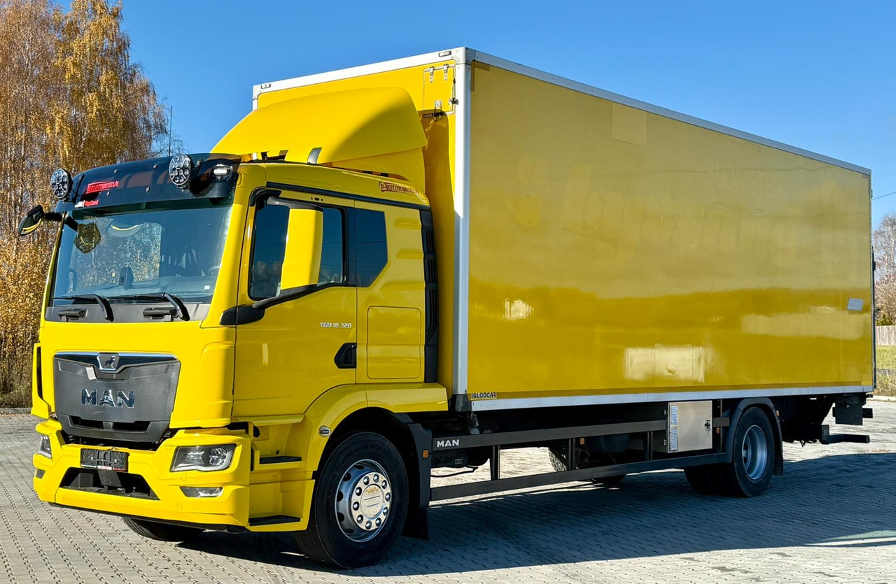 MAN 18.320 / IZOTERMA / GRZANA / WINDA / 20 EUROPALET / AUTOMAT / 170 TYŚ KM / 2021 R / SYPIALKA / CAŁY NA PODUSZKACH / SPROWADZONY / JAK NOWY - Camion isothermique: photos 2 MAN 18.320 / IZOTERMA / GRZANA / WINDA / 20 EUROPALET / AUTOMAT / 170 TYŚ KM / 2021 R / SYPIALKA / CAŁY NA PODUSZKACH / SPROWADZONY / JAK NOWY - Camion isothermique: photos 2