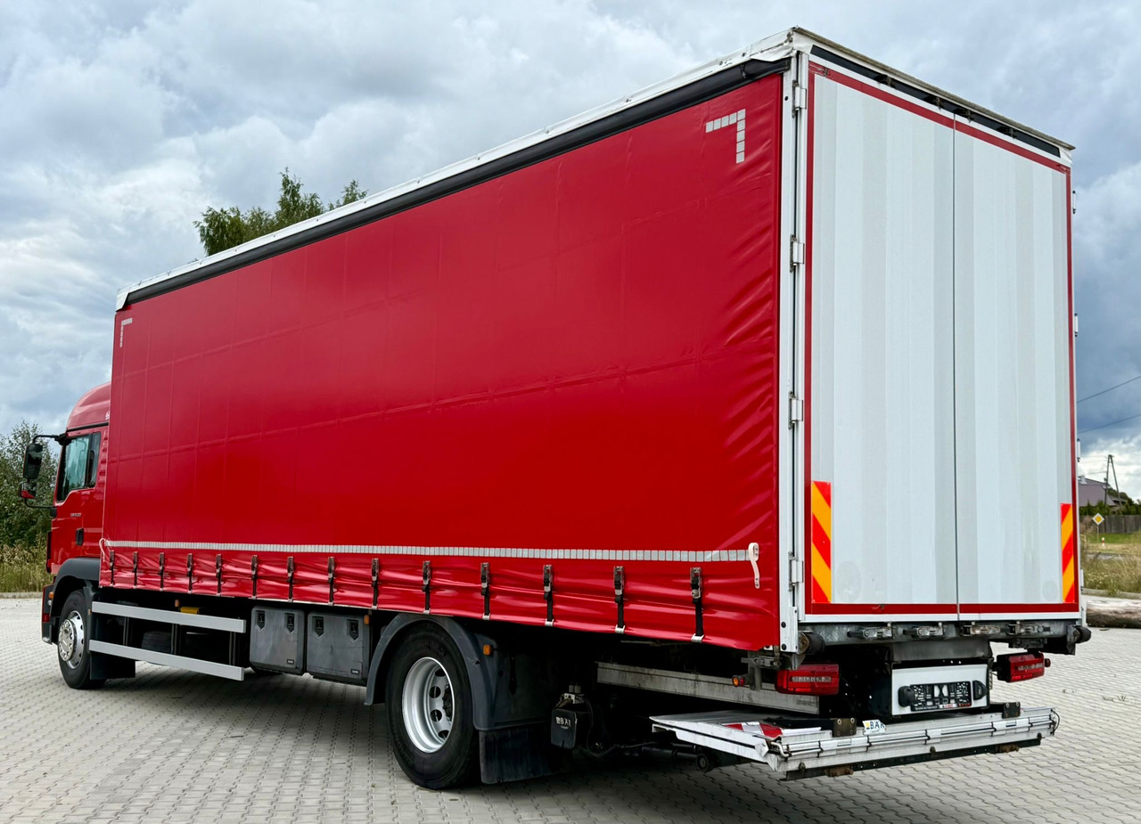 MAN MAN TGM 18.320 ROK PRODUKCJI 2020 NUMER VIN WMAN18ZZ6LY407218 PRZEBIEG 590 TYŚ KM ABS KLIMATYZACJA EL.SZYBY EL.LUSTERKA WIELOFUNKCYJNA KIEROWNICA LODÓWKA KABINA SYPIALNA DWA ŁÓŻKA OGRZEWANIE POSTOJO - Camion à rideaux coulissants: photos 5 MAN MAN TGM 18.320 ROK PRODUKCJI 2020 NUMER VIN WMAN18ZZ6LY407218 PRZEBIEG 590 TYŚ KM ABS KLIMATYZACJA EL.SZYBY EL.LUSTERKA WIELOFUNKCYJNA KIEROWNICA LODÓWKA KABINA SYPIALNA DWA ŁÓŻKA OGRZEWANIE POSTOJO - Camion à rideaux coulissants: photos 5