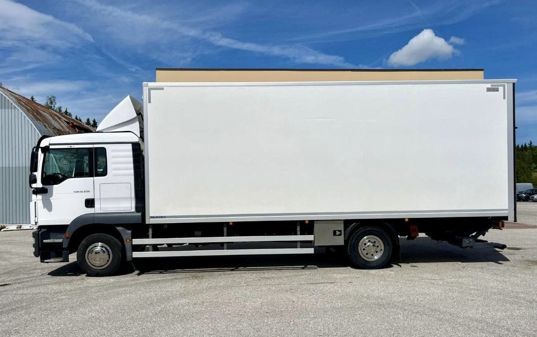 MAN TGM 12.250 / TGL / IZOTERMA / WINDA / 18 EUROPALET / SYPIALKA / AUTOMAT / 2018 ROK - Camion isothermique: photos 5 MAN TGM 12.250 / TGL / IZOTERMA / WINDA / 18 EUROPALET / SYPIALKA / AUTOMAT / 2018 ROK - Camion isothermique: photos 5