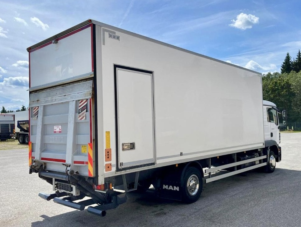 MAN TGM 12.250 / TGL / IZOTERMA / WINDA / 18 EUROPALET / SYPIALKA / AUTOMAT / 2018 ROK - Camion isothermique: photos 3 MAN TGM 12.250 / TGL / IZOTERMA / WINDA / 18 EUROPALET / SYPIALKA / AUTOMAT / 2018 ROK - Camion isothermique: photos 3