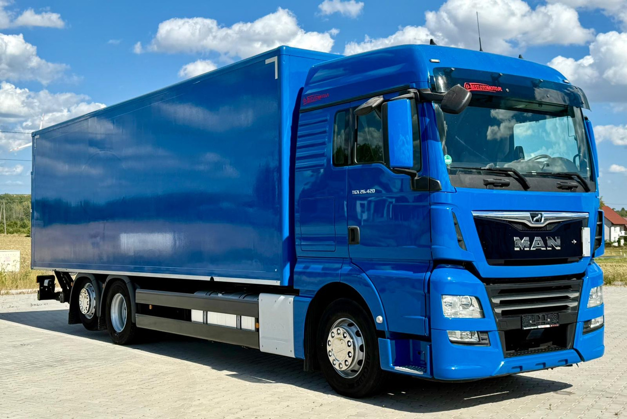 MAN TGX 26.420 / KONTENER / WINDA / 8.5 M DŁUGOŚCI / 21 EUROPALET / 6x2 / 3 OŚ PODNOSZONA I SKRĘTNA / ŁADOWNOŚĆ 14 415 KG / 2018 ROK / Z NIEMIEC - Camion fourgon: photos 1 MAN TGX 26.420 / KONTENER / WINDA / 8.5 M DŁUGOŚCI / 21 EUROPALET / 6x2 / 3 OŚ PODNOSZONA I SKRĘTNA / ŁADOWNOŚĆ 14 415 KG / 2018 ROK / Z NIEMIEC - Camion fourgon: photos 1
