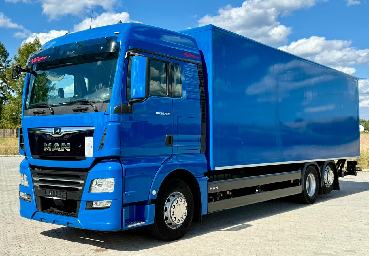 MAN TGX 26.420 / KONTENER / WINDA / 8.5 M DŁUGOŚCI / 21 EUROPALET / 6x2 / 3 OŚ PODNOSZONA I SKRĘTNA / ŁADOWNOŚĆ 14 415 KG / 2018 ROK / Z NIEMIEC - Camion fourgon: photos 2 MAN TGX 26.420 / KONTENER / WINDA / 8.5 M DŁUGOŚCI / 21 EUROPALET / 6x2 / 3 OŚ PODNOSZONA I SKRĘTNA / ŁADOWNOŚĆ 14 415 KG / 2018 ROK / Z NIEMIEC - Camion fourgon: photos 2