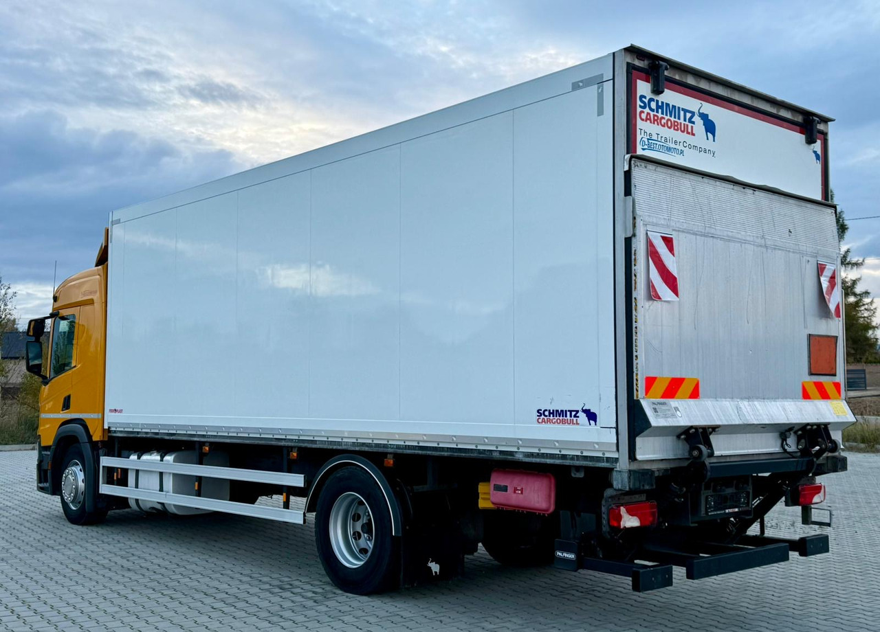 SCANIA P220 / IZOTERMA / WINDA / SCHMITZ / 18 PALET / SILNIK 6 / SYPIALKA / 2019 ROK / NISKI PRZEBIEG - Camion isothermique: photos 3 SCANIA P220 / IZOTERMA / WINDA / SCHMITZ / 18 PALET / SILNIK 6 / SYPIALKA / 2019 ROK / NISKI PRZEBIEG - Camion isothermique: photos 3