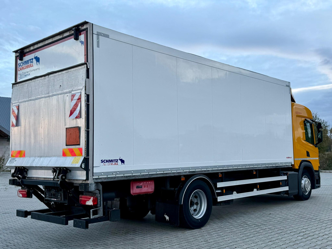 SCANIA P220 / IZOTERMA / WINDA / SCHMITZ / 18 PALET / SILNIK 6 / SYPIALKA / 2019 ROK / NISKI PRZEBIEG - Camion isothermique: photos 4 SCANIA P220 / IZOTERMA / WINDA / SCHMITZ / 18 PALET / SILNIK 6 / SYPIALKA / 2019 ROK / NISKI PRZEBIEG - Camion isothermique: photos 4