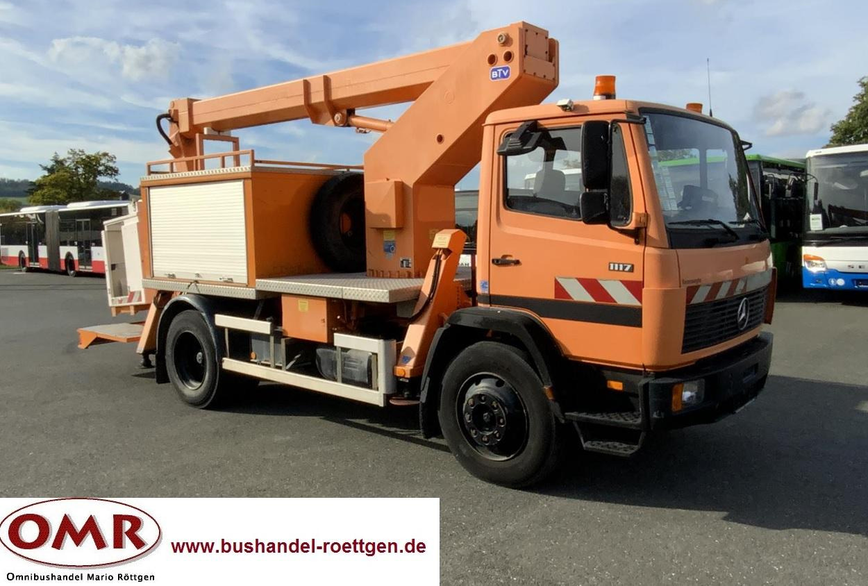 Mercedes-Benz 1117 - Camion avec nacelle: photos 1 Mercedes-Benz 1117 - Camion avec nacelle: photos 1