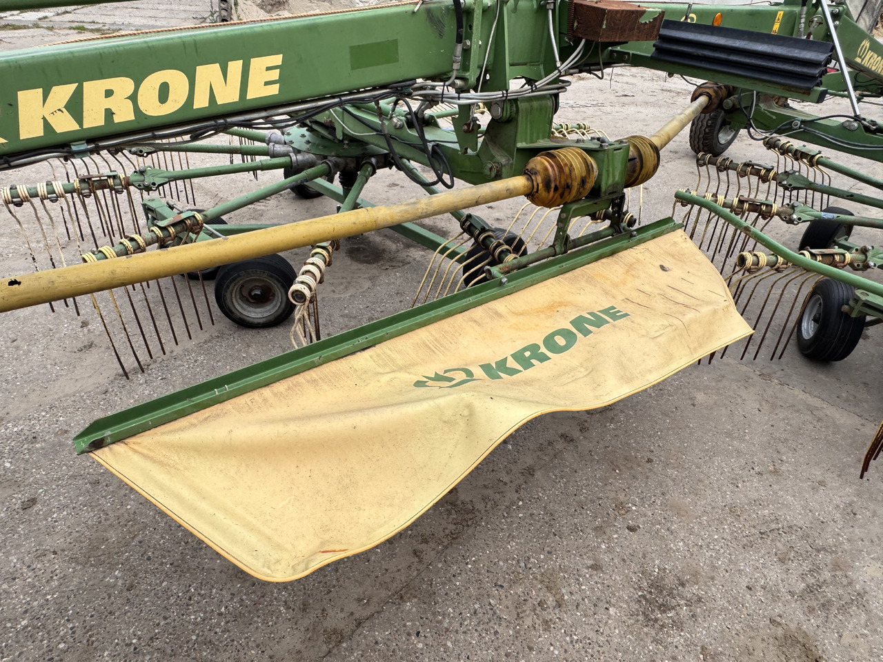 KRONE Swadro 810 en crédit-bail KRONE Swadro 810: photos 21