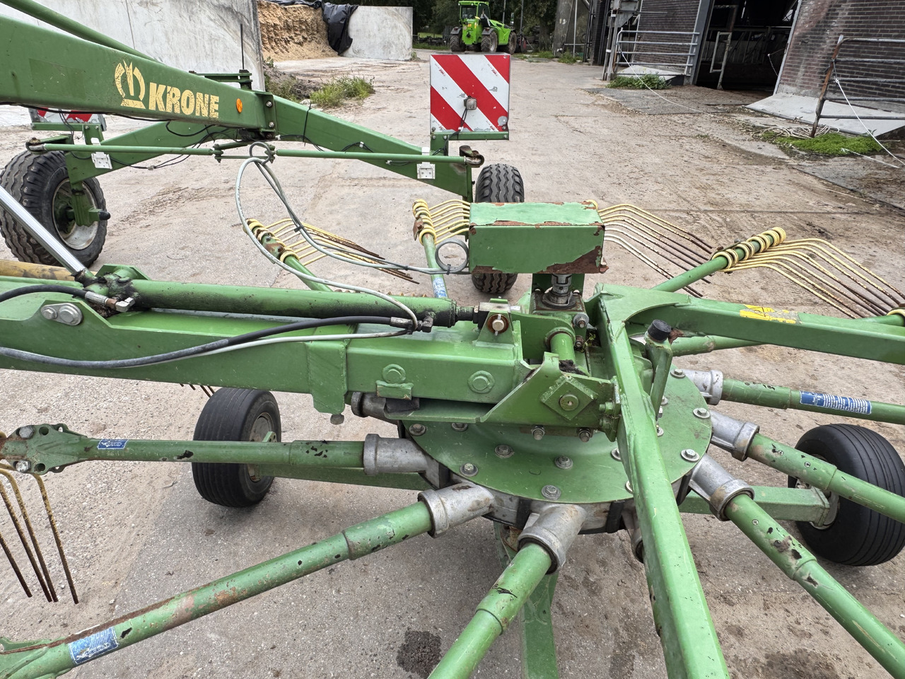 KRONE Swadro 810 en crédit-bail KRONE Swadro 810: photos 20