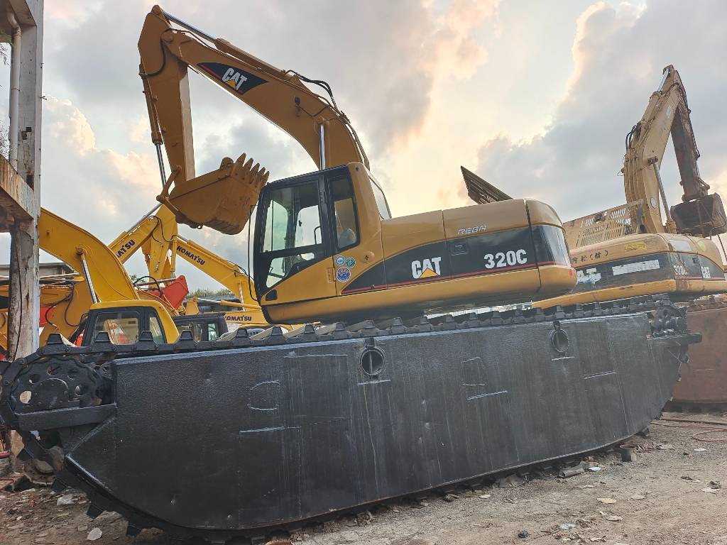 CAT 320 C - Excavatrice amphibie: photos 1 CAT 320 C - Excavatrice amphibie: photos 1