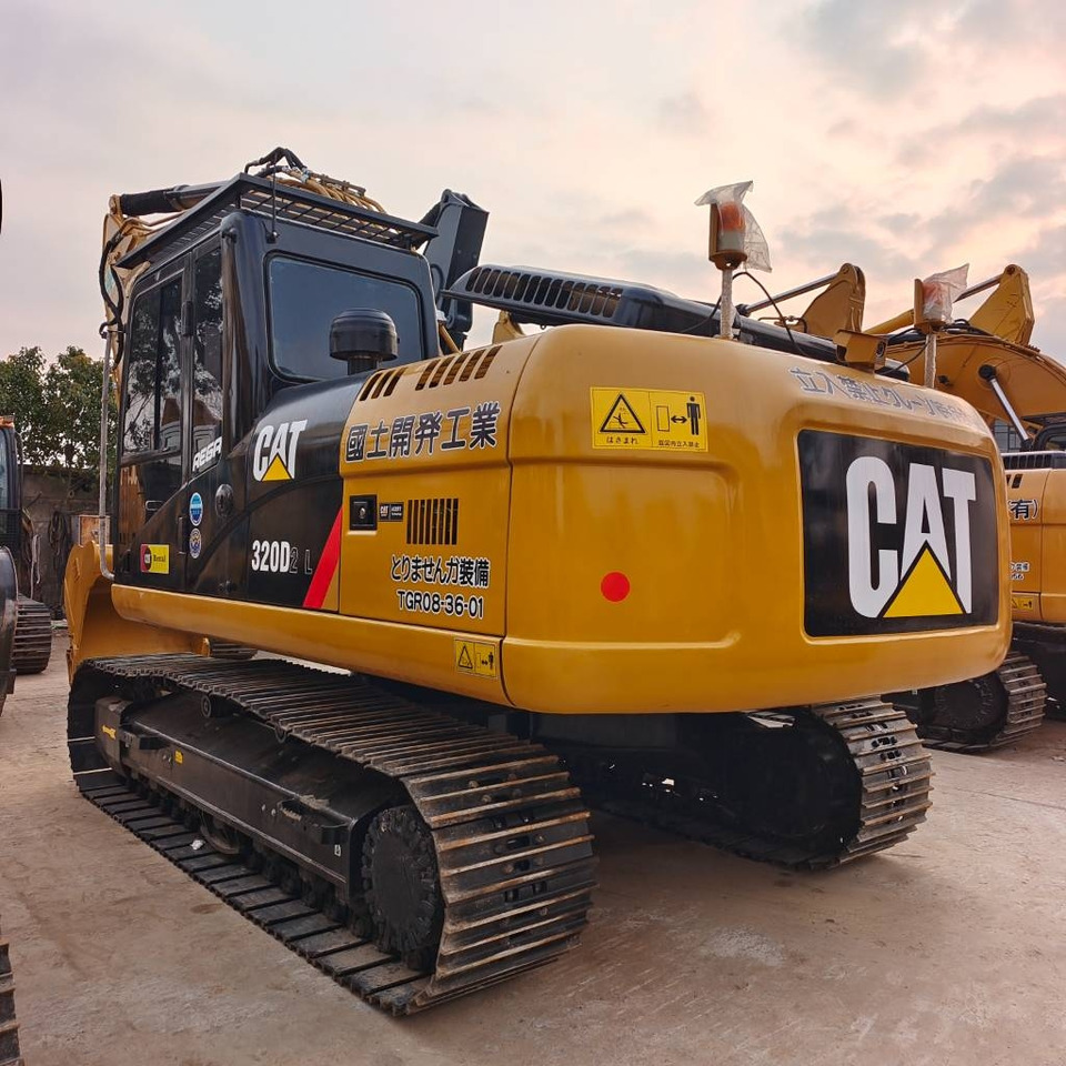 CAT 320 D - Pelle sur chenille: photos 1 CAT 320 D - Pelle sur chenille: photos 1
