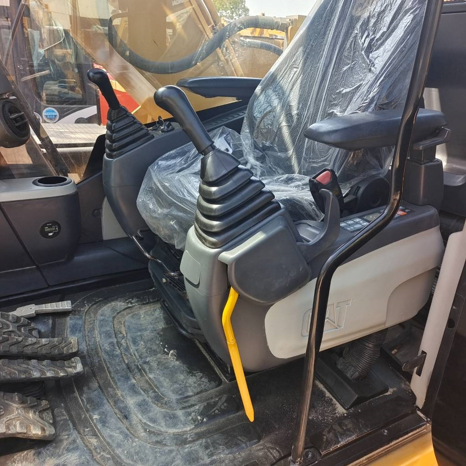 CAT 320D2 - Pelle sur chenille: photos 4 CAT 320D2 - Pelle sur chenille: photos 4