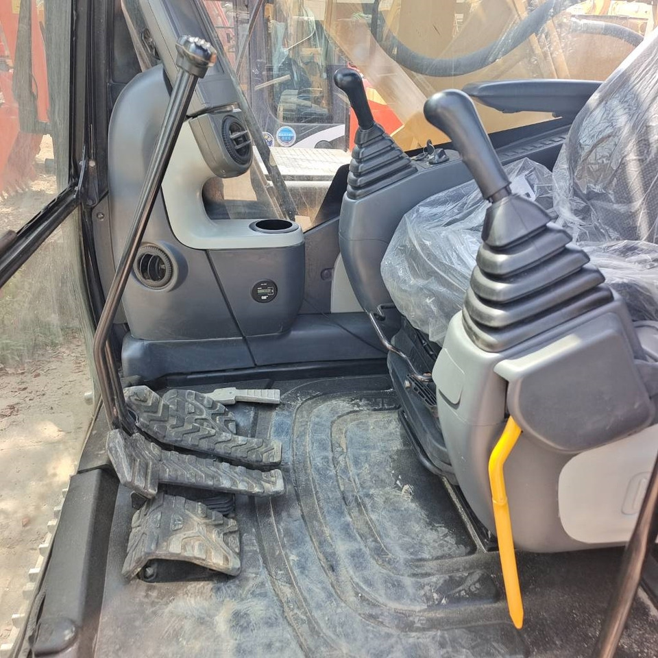 CAT 320D2 - Pelle sur chenille: photos 3 CAT 320D2 - Pelle sur chenille: photos 3