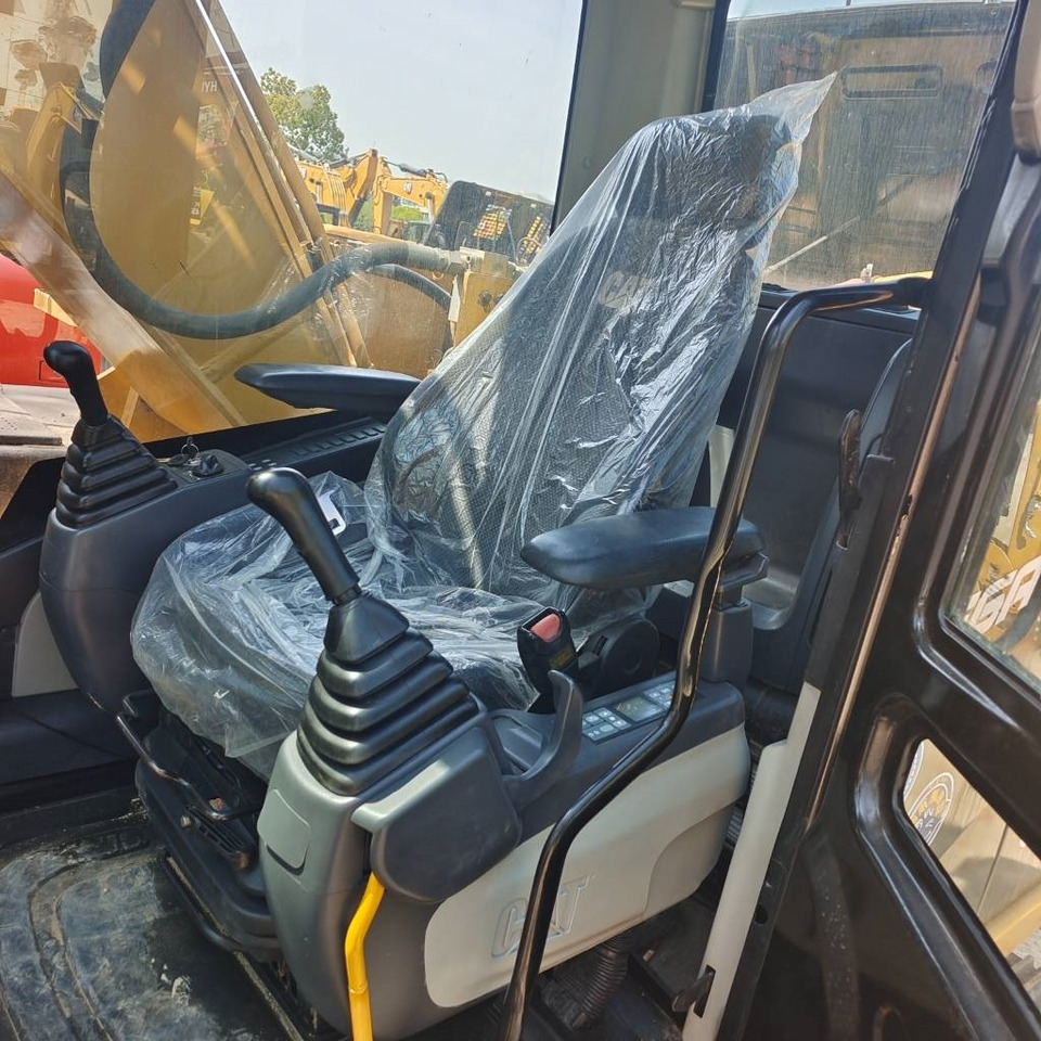 CAT 320D2 - Pelle sur chenille: photos 5 CAT 320D2 - Pelle sur chenille: photos 5