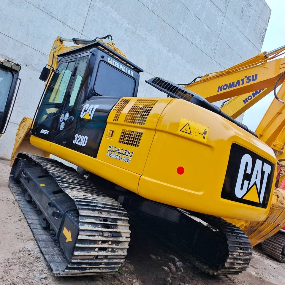 CAT 323 - Pelle sur chenille: photos 4 CAT 323 - Pelle sur chenille: photos 4