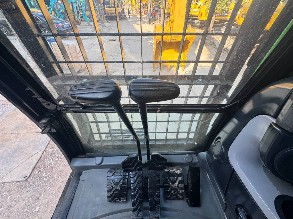 CAT 330D2L - Pelle sur chenille: photos 5 CAT 330D2L - Pelle sur chenille: photos 5
