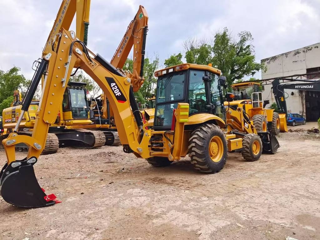 CAT 420 F 100% New - Tractopelle: photos 1 CAT 420 F 100% New - Tractopelle: photos 1