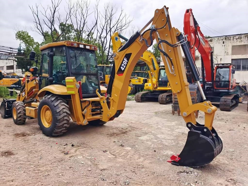 CAT 420 F - Tractopelle: photos 5 CAT 420 F - Tractopelle: photos 5