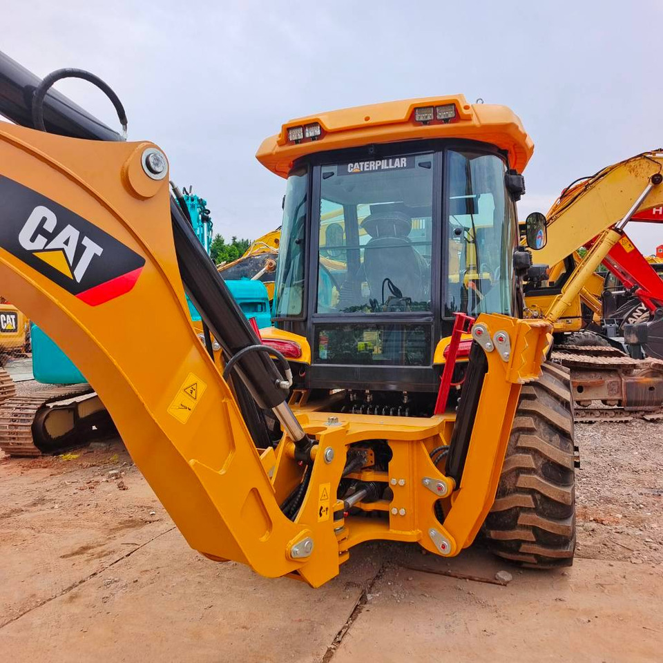 CAT 430 F 100% New - Tractopelle: photos 1 CAT 430 F 100% New - Tractopelle: photos 1